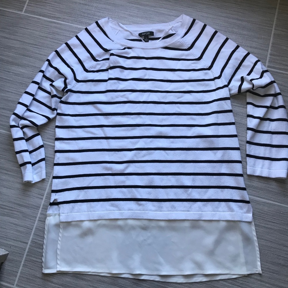 🖤Cute black and white sweater blouse🖤